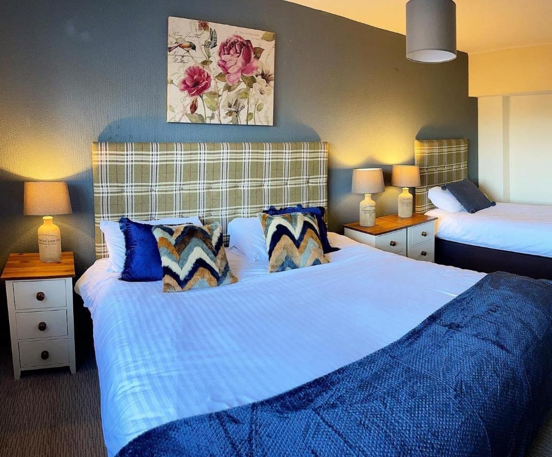 The Coach And Horses Inn Chepstow Extérieur photo