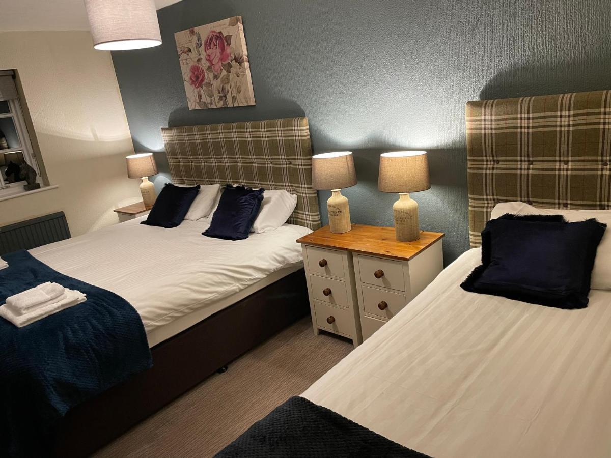 The Coach And Horses Inn Chepstow Extérieur photo