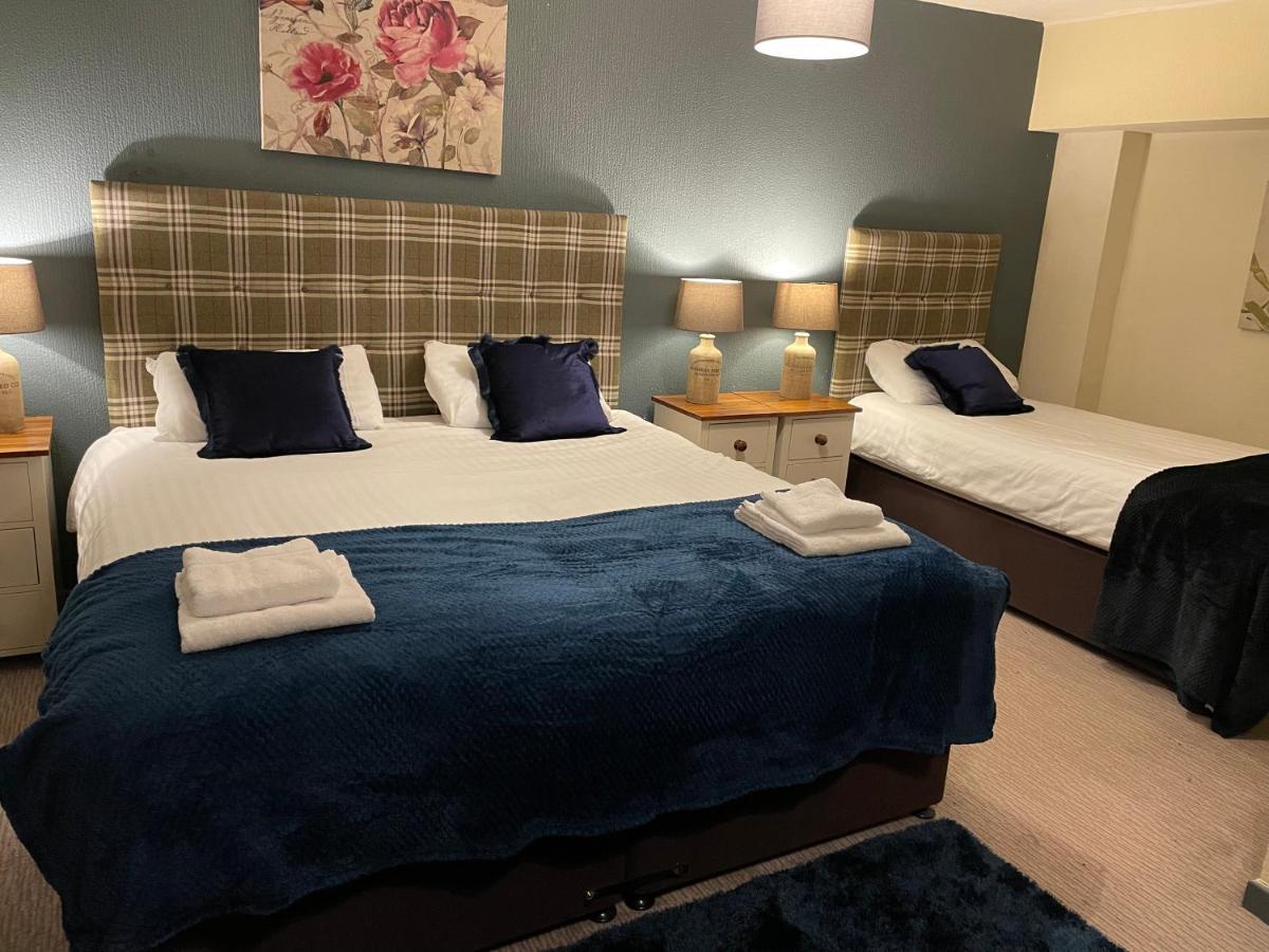 The Coach And Horses Inn Chepstow Extérieur photo