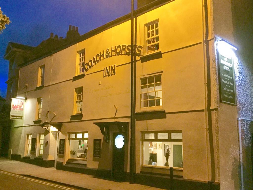 The Coach And Horses Inn Chepstow Extérieur photo