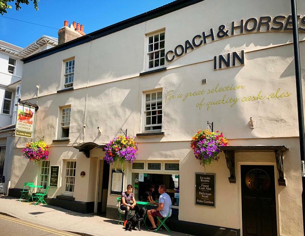 The Coach And Horses Inn Chepstow Extérieur photo