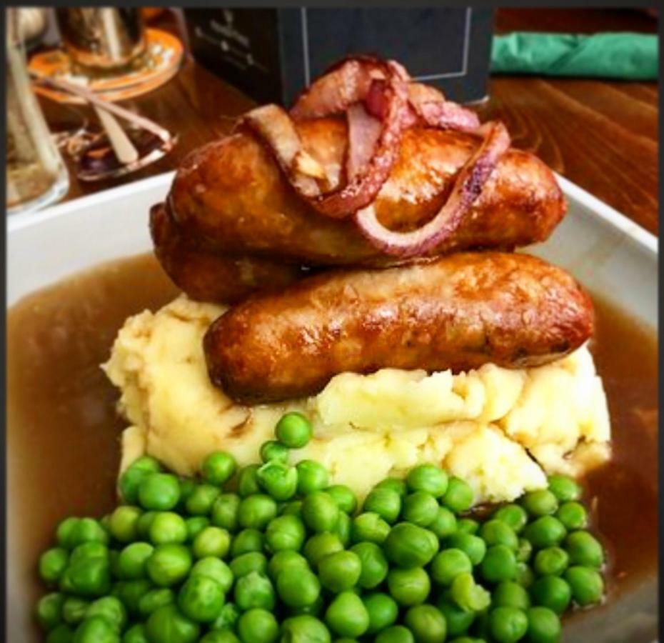 The Coach And Horses Inn Chepstow Extérieur photo